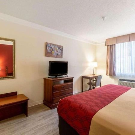 Econo Lodge Inn & Suites Дугласвилл Экстерьер фото