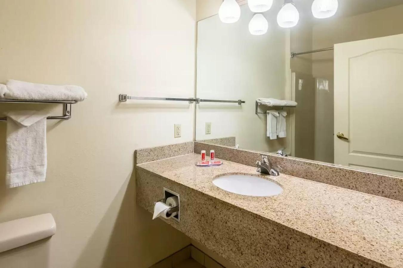 Econo Lodge Inn & Suites Дугласвилл Экстерьер фото